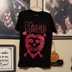 SOLD ❌Misfits glitter heart band shirt